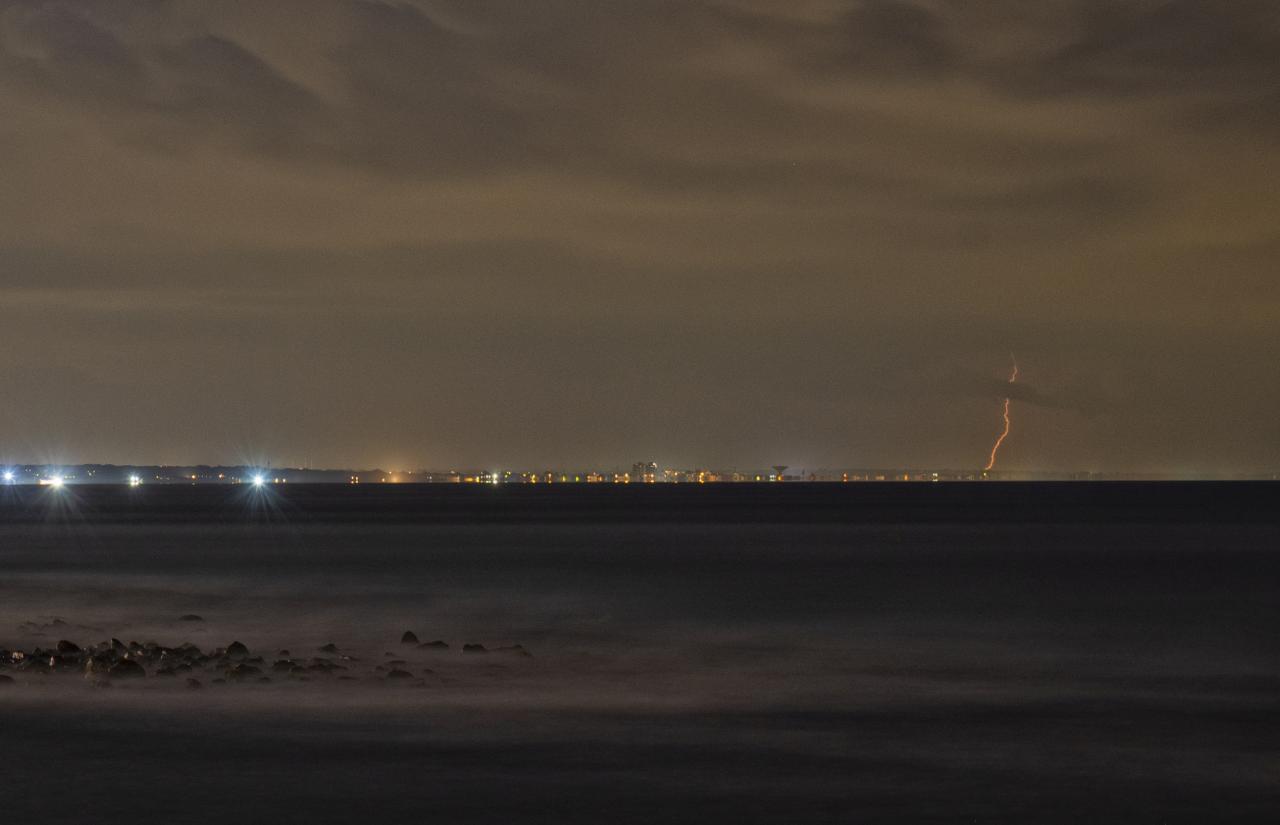 Quando il mare diventa un motore elettrico: cronaca di una tempesta estiva